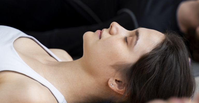 Des cours collectifs pour équilibrer corps et esprit : Yoga et Pilates Postural